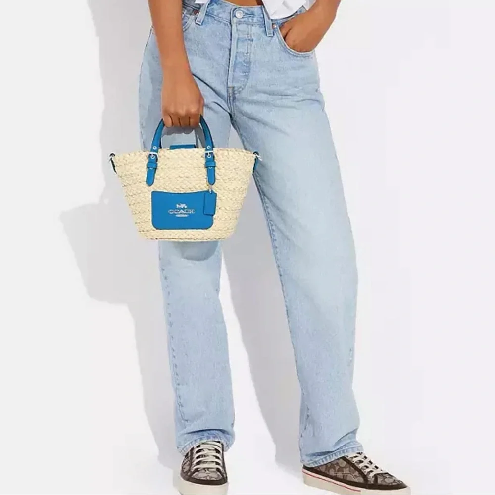CJ519 - Coach Small Tote - Picture 13 of 13